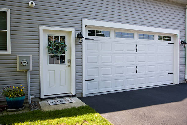 24/7 Emergency Garage Door Panel Replacement experts in Cortland, OH
